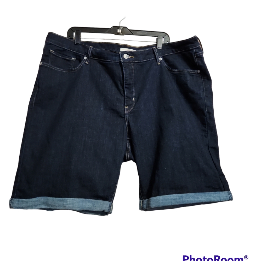 Levis dark denim classic stretchy bermuda shorts size 24W